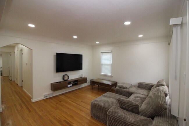 Foto del edificio - 24301 Colgate St