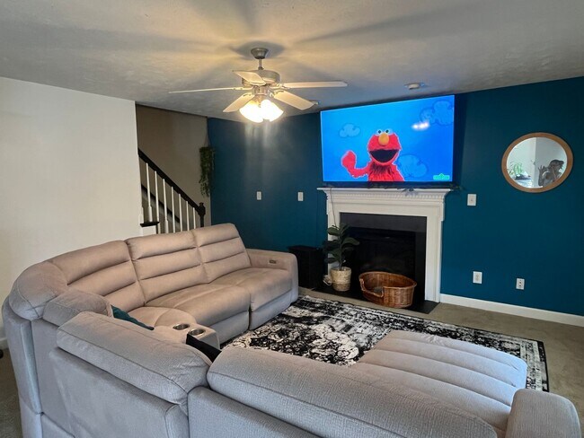 Building Photo - Spacious 4 Bed, 2.5 Bath Home in Westgate