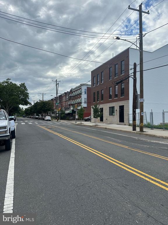 Foto del edificio - 3136 W Montgomery Ave