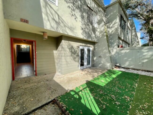 Foto del edificio - 3103 Eisenhauer Rd