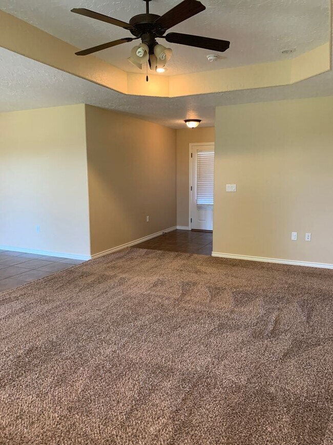 Foto del edificio - 2336 Flagstone Dr