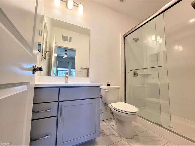 Building Photo - 4 br, 3.5 bath Townhome - 5834 Flash Lane