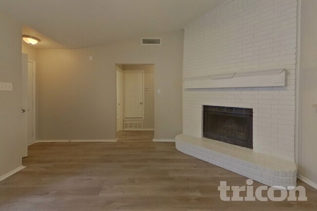 Foto del edificio - 6625 Old Whitley Rd