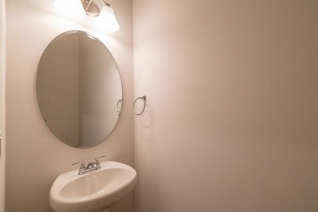 Foto del edificio - Beautiful Brand New 3 Bedroom 2.5 Bath Townhome in Hickory Glen!