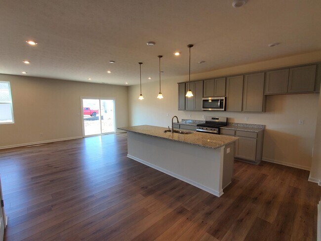Building Photo - 4420 Hickory Ln