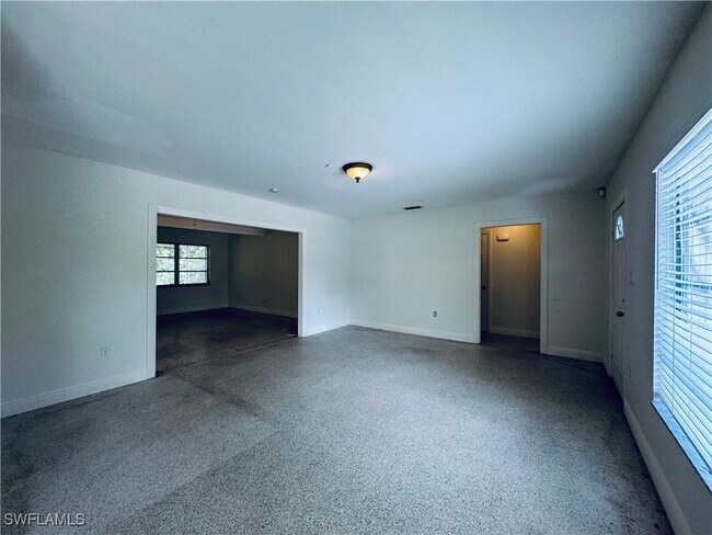 Building Photo - 242 Delray Ave