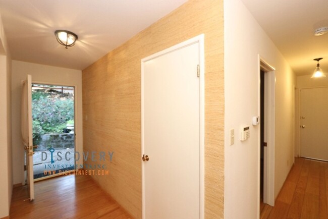 Foto del edificio - Mid-Century 3 Bedroom Montclair Home