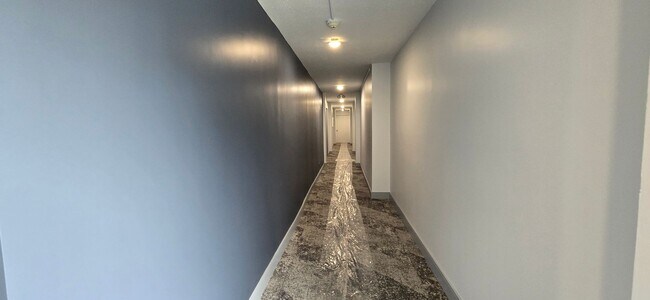 Foto del edificio - Everything is new! Harvard Sq! Walk to T! Large 1bd with balcony! Parking included!