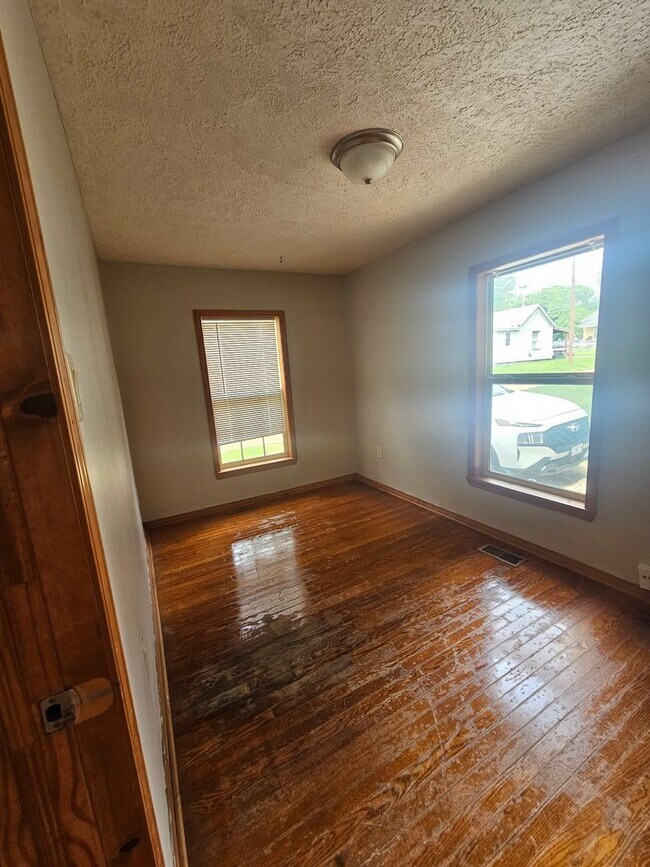 Foto del edificio - 3 bedroom | 1 Bathroom Home | Pets Welcome!