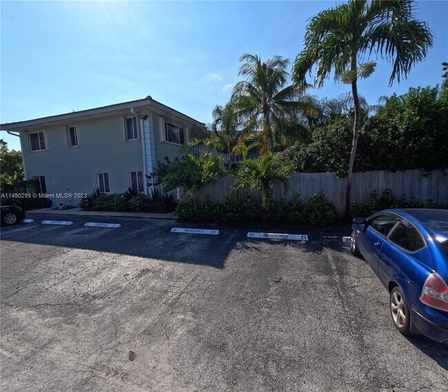 Foto del edificio - 1423 Holly Heights Dr