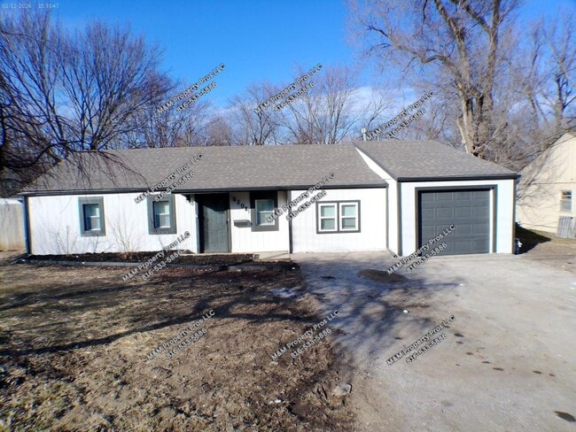 Building Photo - 8208 W 81st St