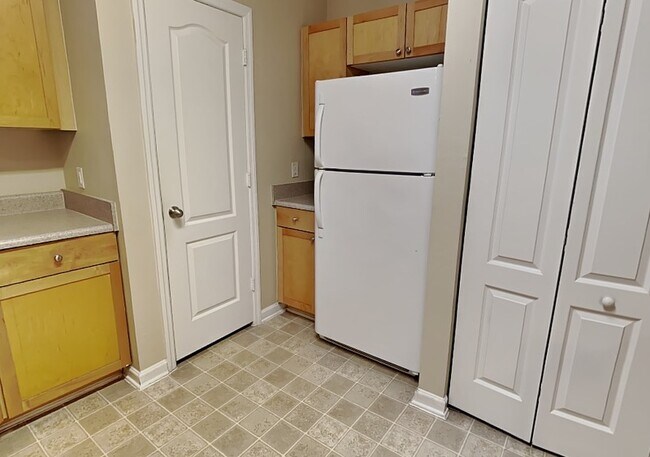Building Photo - 8848 Villa View Cir