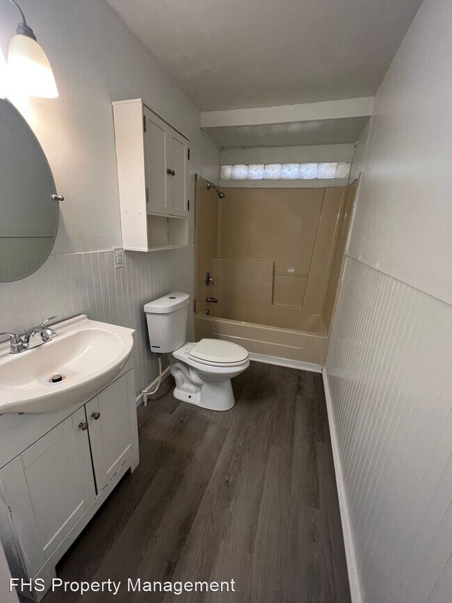 Building Photo - 3 br, 1 bath House - 2541 E Bennett