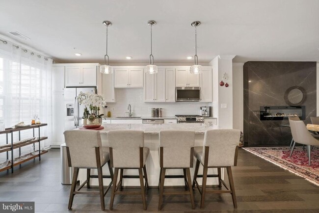 Building Photo - 23275 Milltown Knoll Square