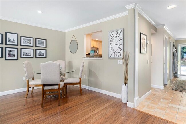 Foto del edificio - 43 Lawton Brook Ln