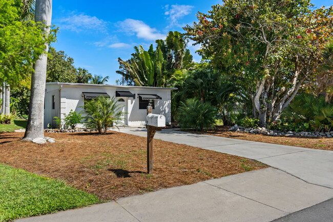 private ~ last home on the block - 3275 Cottage Grove Ave