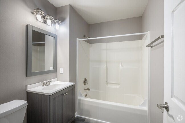 2 habitaciones, 1,5 baños, 111,5 m², baño principal - Bristol Cove Apartments LLC