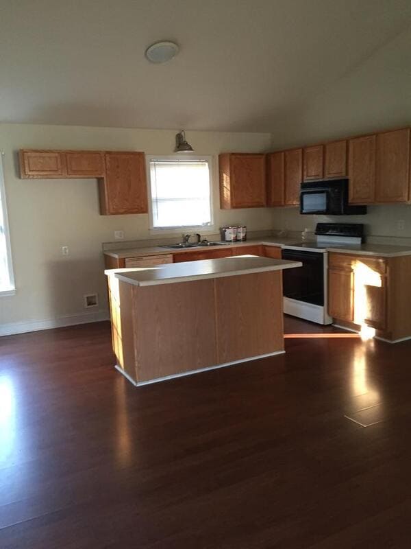 Building Photo - 250 Summerpine Pl