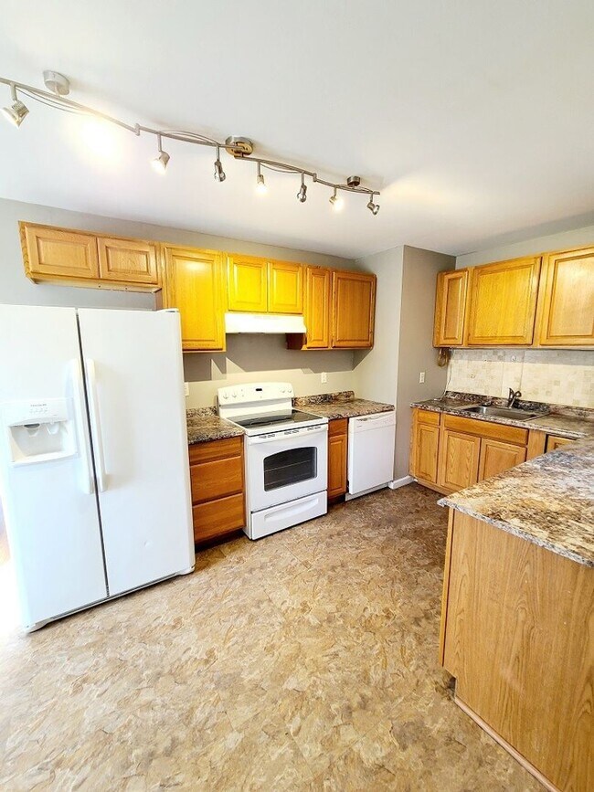 Building Photo - 100 Pine Grove Ave