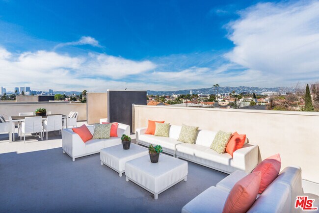 Foto del edificio - 6072 Pickford St