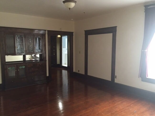 Foto del edificio - 627 1/2 8th Ave