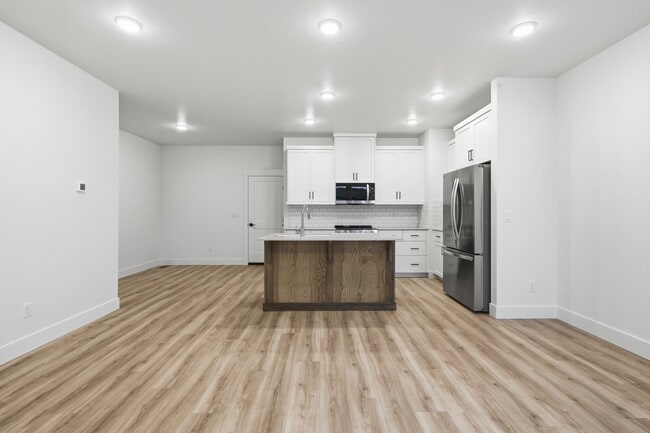 Building Photo - 2144 E Deep Purple Ln