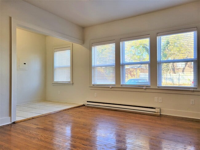 Building Photo - 723 East Dr