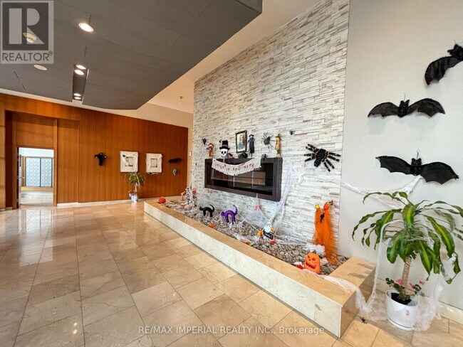 Photo du bâtiment - 220 Burnhamthorpe Rd W