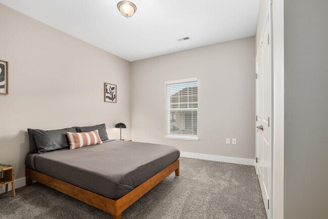 Building Photo - 5859 Zinfandel Ave