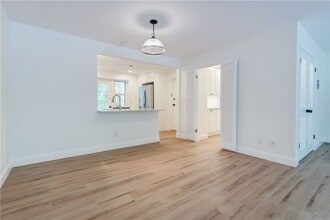 Building Photo - 2405 East Ave
