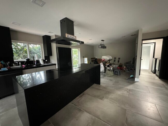 Building Photo - 10366 Buena Ventura Dr
