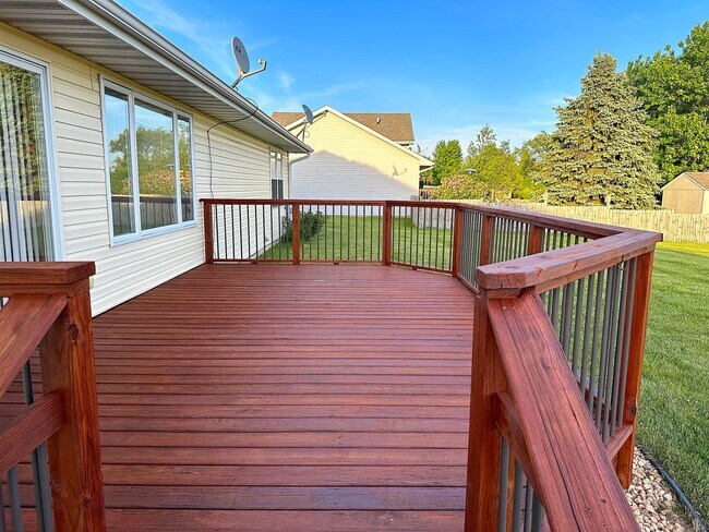 Building Photo - 105 Prairie Dr