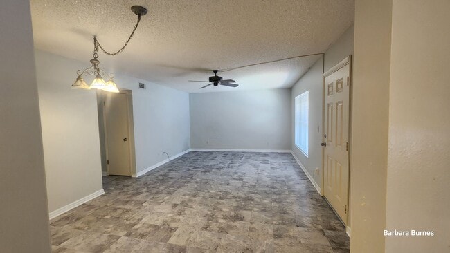 Building Photo - 112 Lacosta Ln