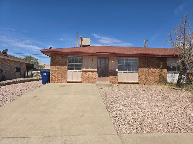 Foto del edificio - AFFORDABLE EASTSIDE DUPLEX