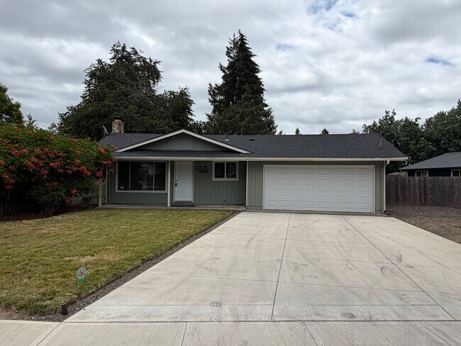 Building Photo - 3 Bedroom 2 Bath Single Family House