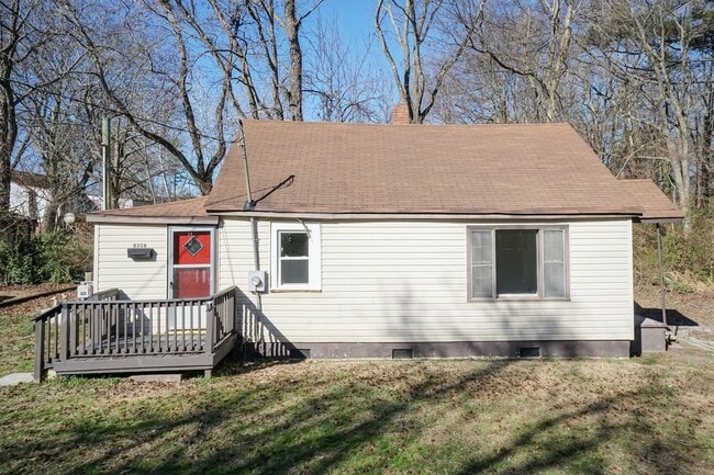 Building Photo - Three Bedroom Home!