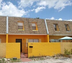 Building Photo - 5967 NW 27th Pl