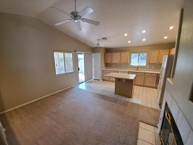 Foto del edificio - 6591 W Blythe Pl