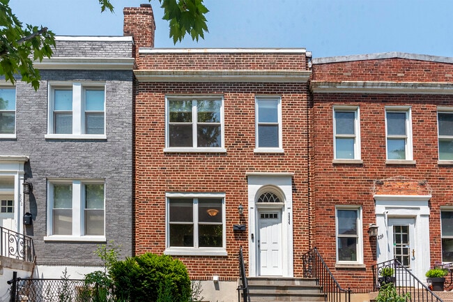 Building Photo - 224 Adams St NE