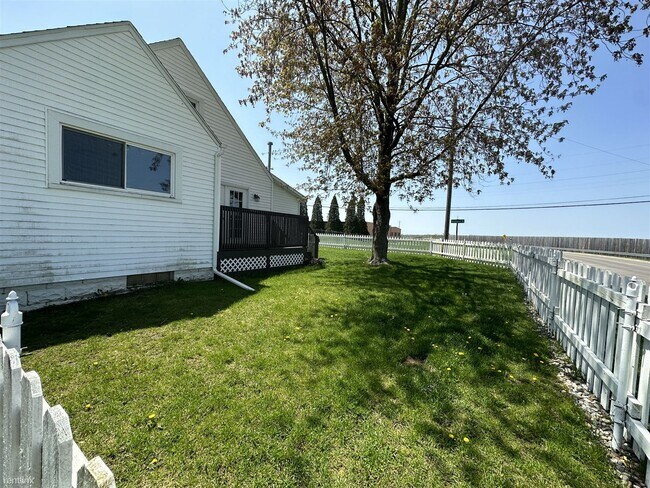 Building Photo - 3 br, 2 bath House - 1039 Brentwood Rd