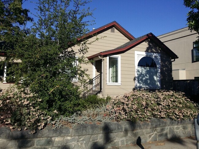 Building Photo - 1233 Nipomo St