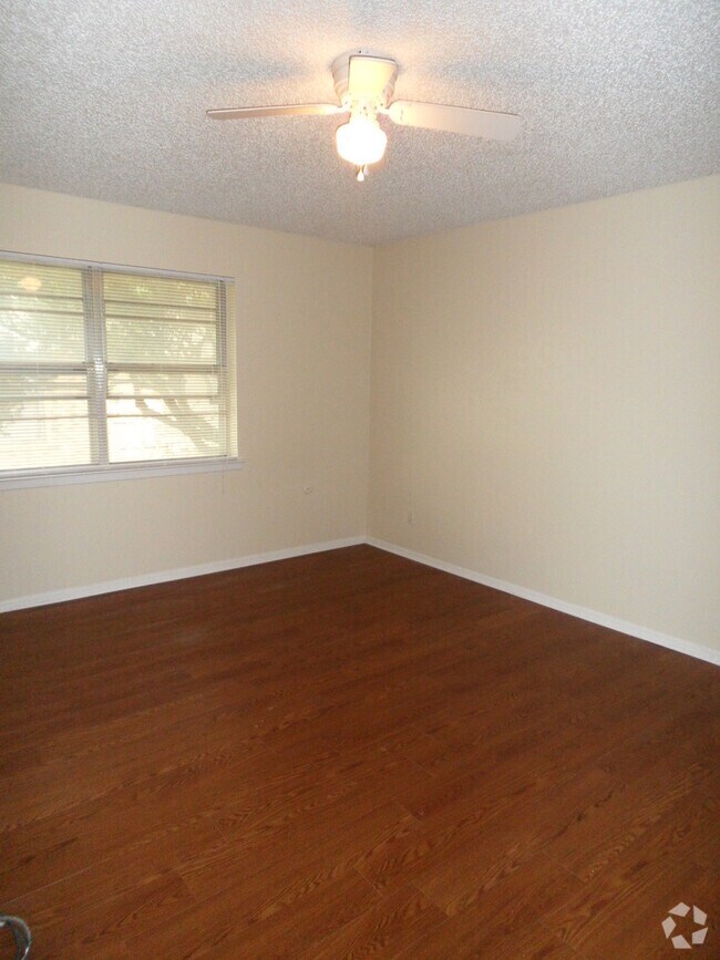 Richland Park Apartments for Rent with Parking Richland Hills, TX 1