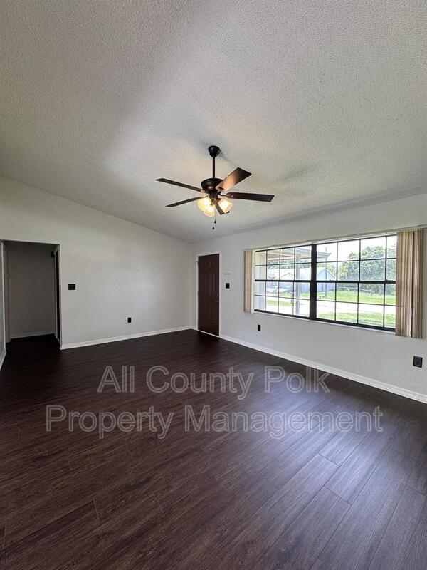 Foto del edificio - 8601 Sunnydale Ln