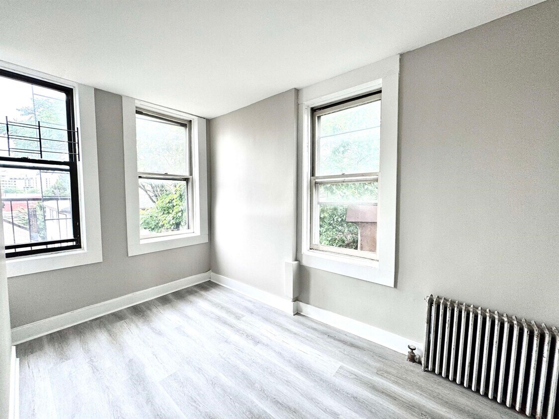 Primary Photo - 185 Beacon Ave