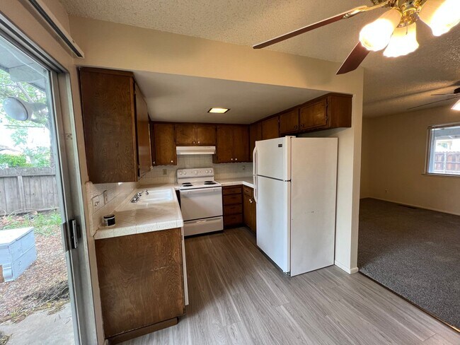 Foto del edificio - 3216 Godman Ave