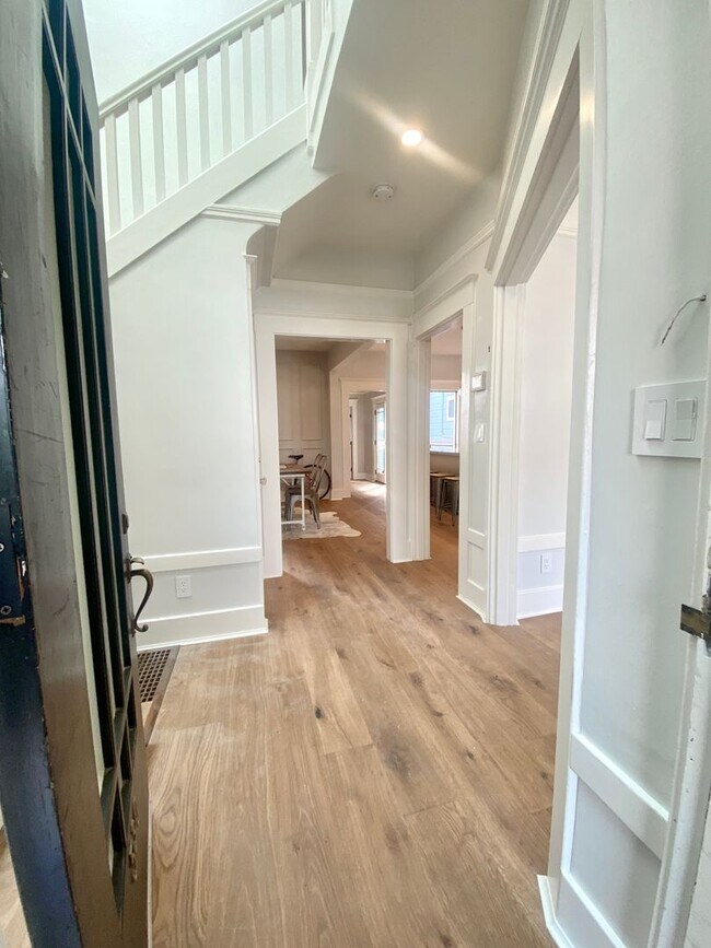 Foto del edificio - Gorgeous Richmond Home w/Deck and Yard