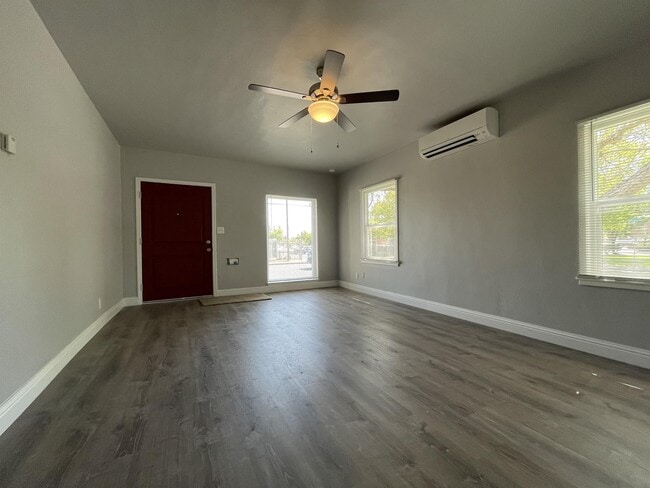 Foto del edificio - 446 W Sacramento Ave