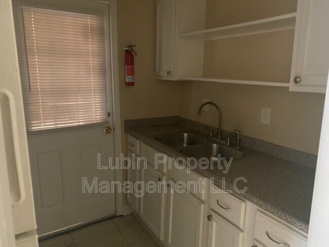 Foto del edificio - 4649 Royal Ridge Dr