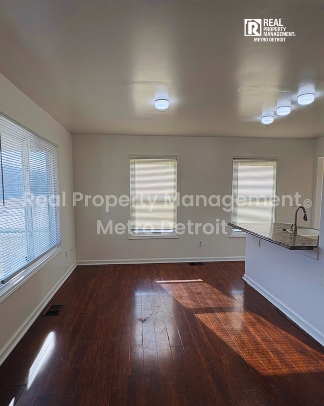 Building Photo - 433 Navahoe St