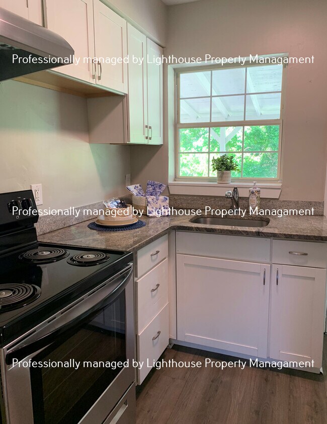 Building Photo - Bright 3 Bedroom Home With Open Layout And Storage Space